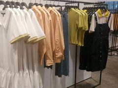 -URBAN REVIVO(上海中庚漫游城店)