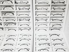 -臻美视爵眼镜·明月·依视路·蔡司折扣店(广渠门店)