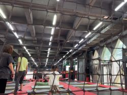 -零重力蹦床空间·滑梯·海洋球·团建(奥特莱斯店)