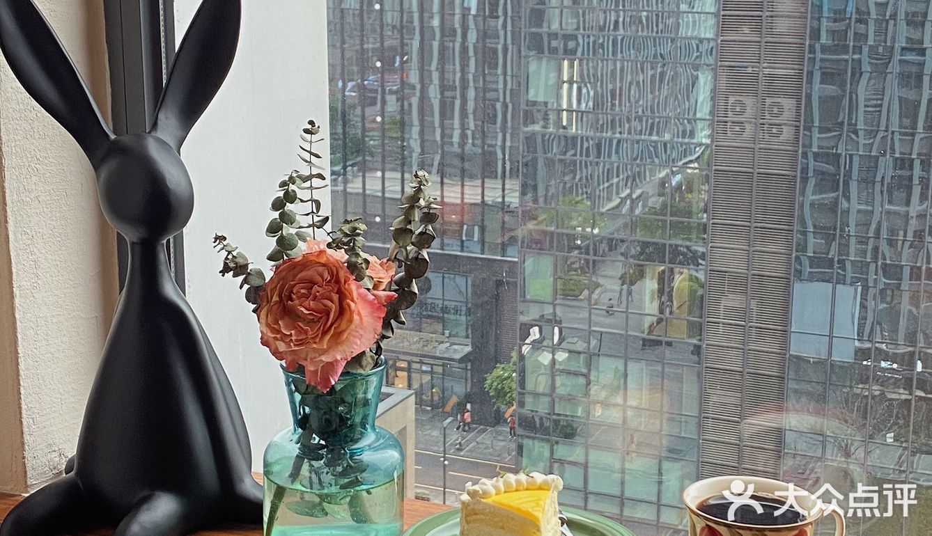 🌧️雨天躲进这写字楼里的咖啡店☕