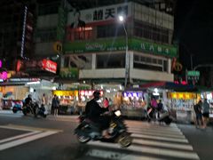 -六合夜市