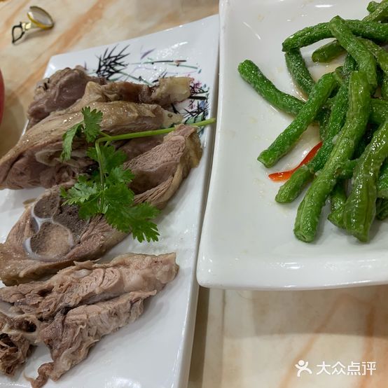星月美食城(雁西路店)