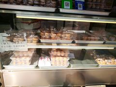 面包甜点陈列柜-轴承厂月饼(贵州市小河顺茂糕点店)