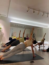 -闺蜜瑜伽·普拉提女性塑形馆