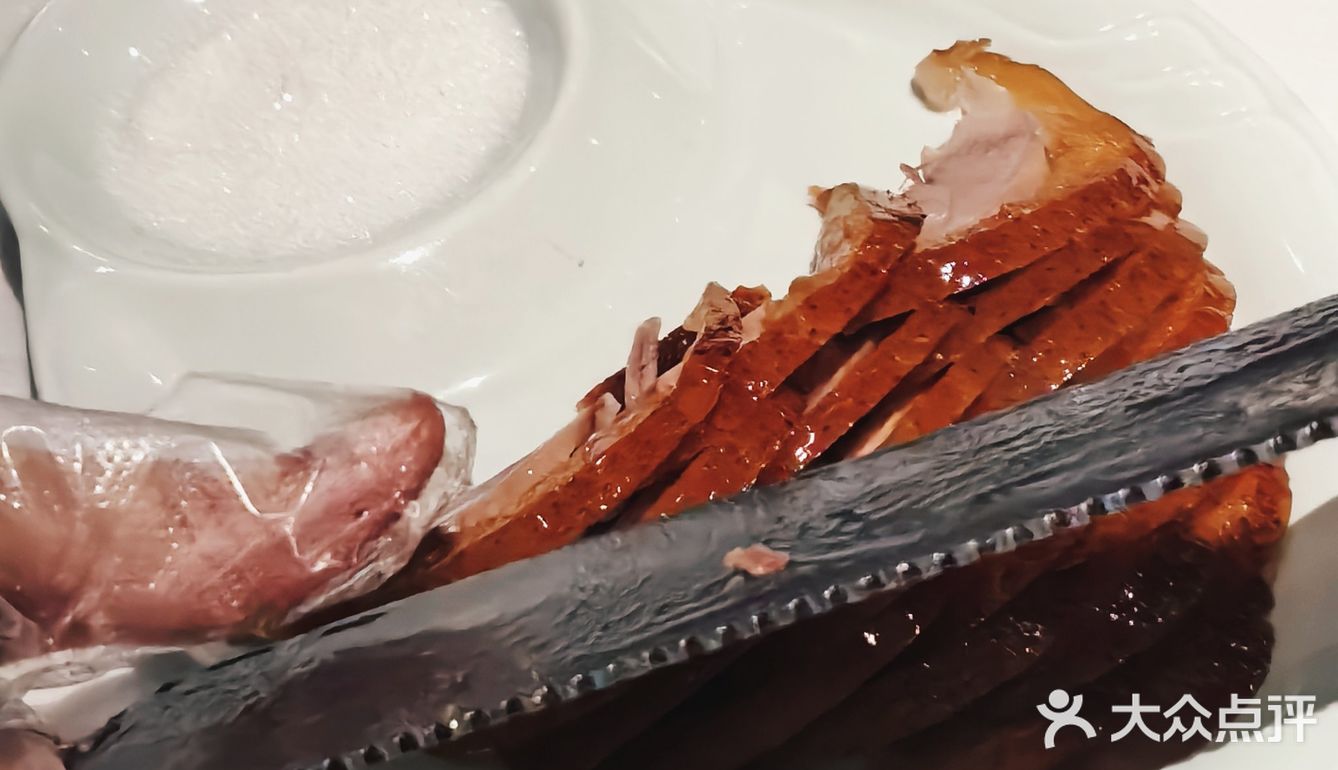 大快朵颐烤鸭时