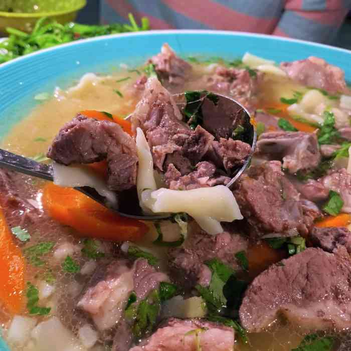 马白开来特色羊排揪片子-"特克斯八卦城里最有名的餐厅就是这家羊排揪