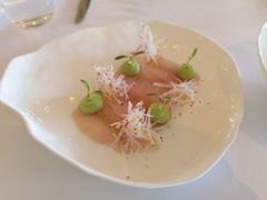 皇帝鱼刺身配牛油果和小红萝卜-Jean Georges