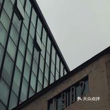 现在也风光不在，湖边的路被拦起来了，在整修