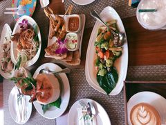 -Chom Cafe and Restaurant