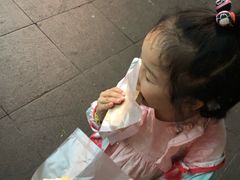 -詹爷爷乌节路街头冰淇淋