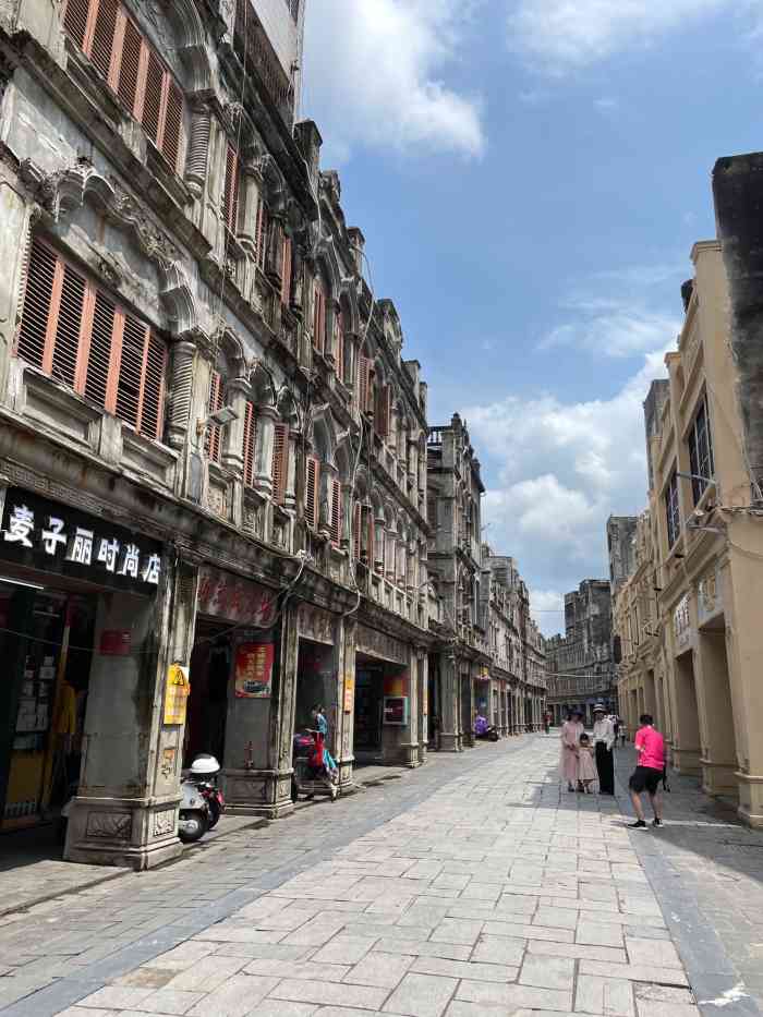 百年骑楼老街-"值得一看的地方,建筑是凝固的音乐,每一栋.