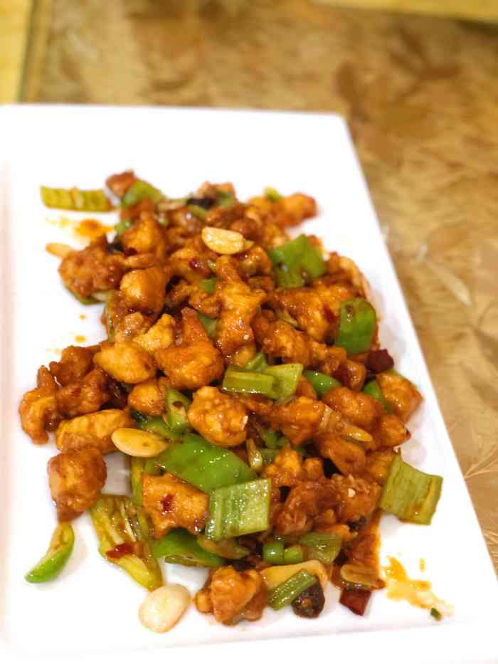 德盛园饭店"算是一家很平价的大连老菜馆 口味真的很.