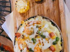 -he’s何师烧烤(世豪广场店)