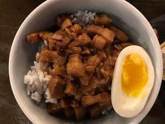 温泉蛋卤肉饭-Let's Taipei 非常烘焙(太古里店)