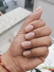 -首珥假日美睫美甲