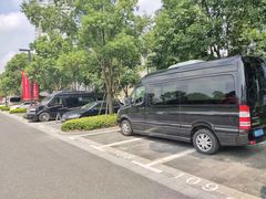 -中庚漫游城停车场