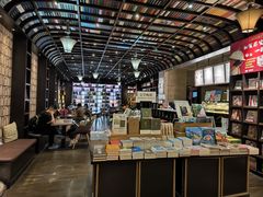 -钟书阁(松江泰晤士小镇店)