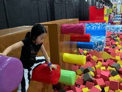 -嘿哟动霸CHUA·新潮玩运动娱乐中心·蹦床滑冰团建乐园