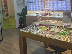 -天空之镜眼镜店蔡司依视路配镜授权零售店(望京颐堤港店)