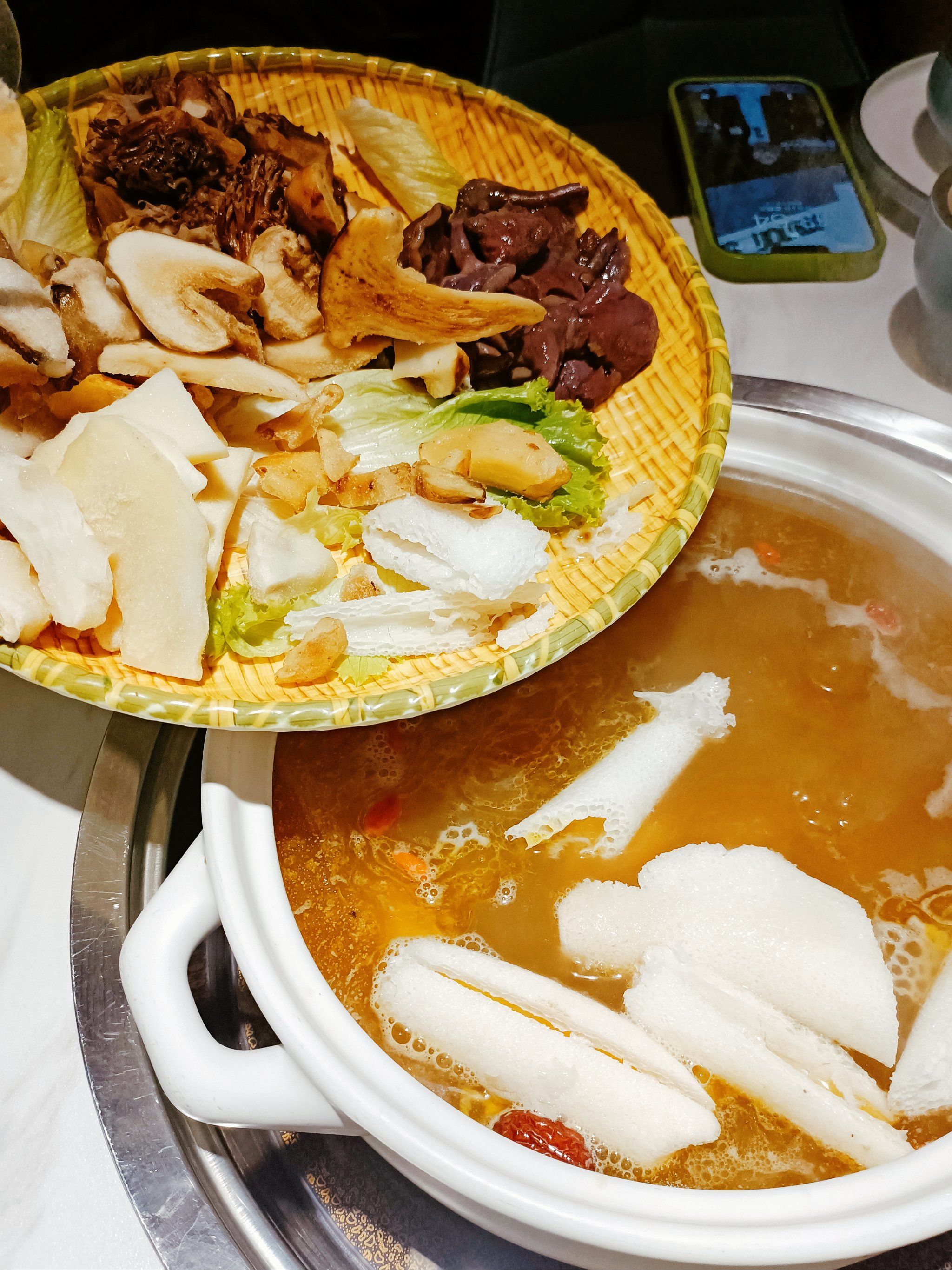 昆明美食丨适合外省宝宝的云南菌子火锅