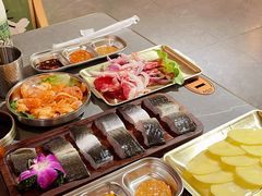 -围炉肉舍•炭烤活鳗•丹东海鲜烤肉(步行街店)