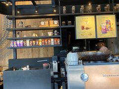 -奕欧来上海购物村停车场