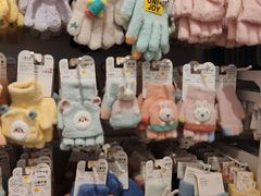 -名创优品(北京新中关购物中心地铁层店)
