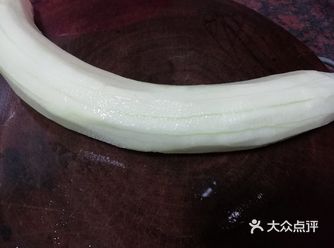 没有吃过白瓜，看到了就想买来试试，于是就做个白瓜炒瘦