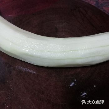 没有吃过白瓜,看到了就想买来试试,于是就做个白瓜炒瘦