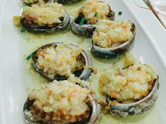 蒜蓉蒸鲍鱼-四川小胡子海鲜(丁村万人海鲜广场店)