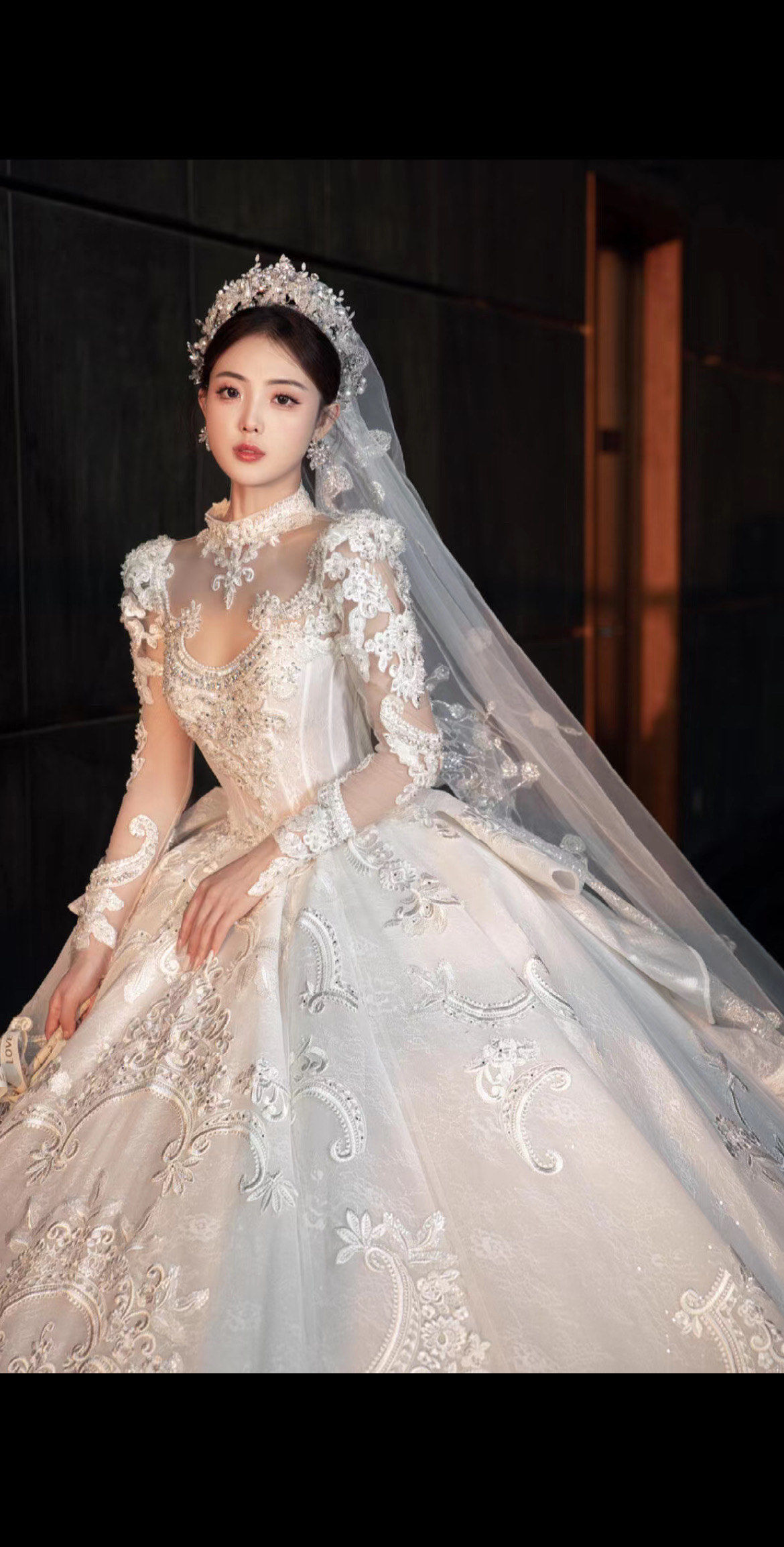 气质复古蕾丝宫廷婚纱