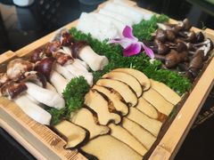 -慢丽江·云南野生菌土鸡锅(西山店)