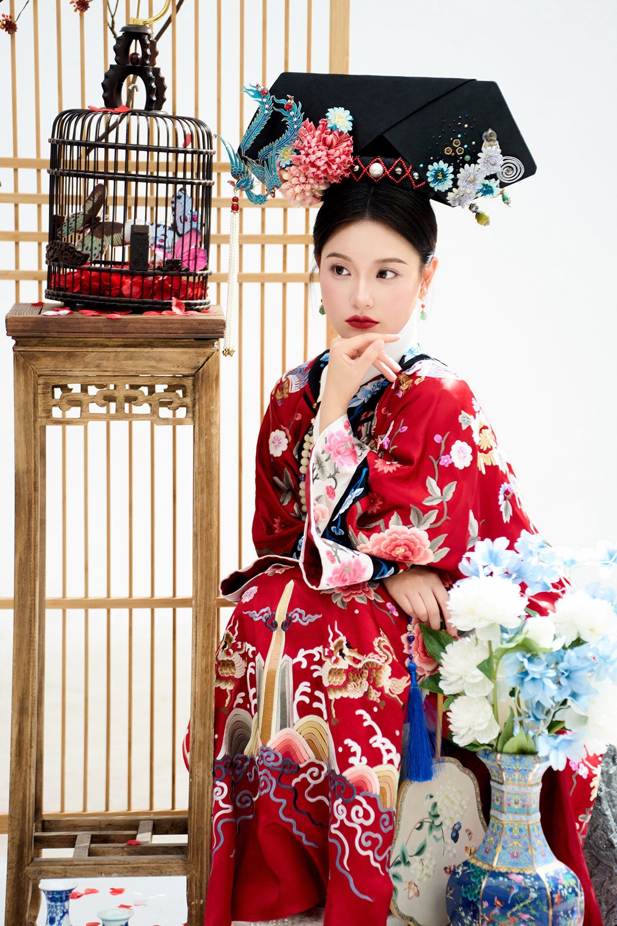 鲜艳和清冷碰撞❓宿命感十足的旗装写真