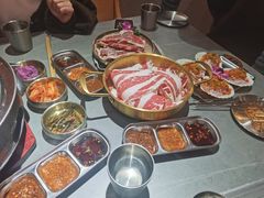 -围炉肉舍•炭烤活鳗•丹东海鲜烤肉(步行街店)