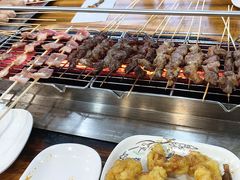 -哈尔滨小酒馆·鲜肉现穿自助烧烤(康新花园店)