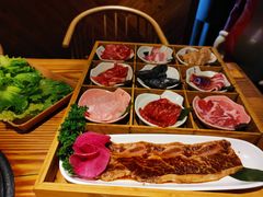 -青瓦炭韩潮烤肉(花园道店)