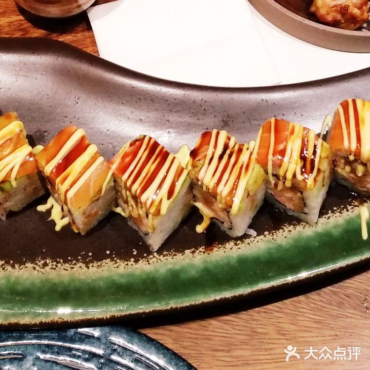 味道自然妙不可言流光溢彩寿司，摆盘很精致