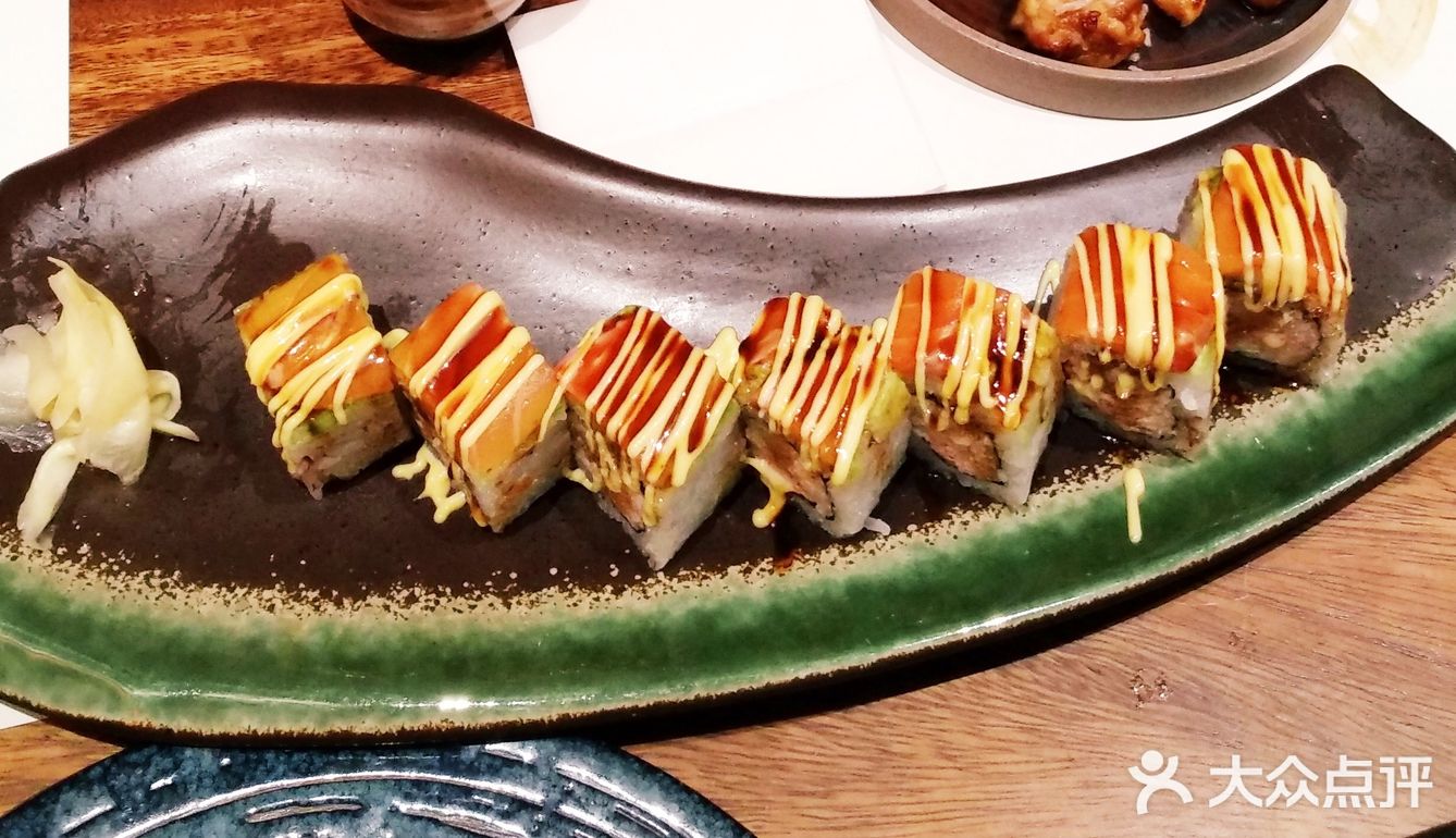 味道自然妙不可言流光溢彩寿司，摆盘很精致