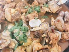 铁锅蛤蜊鸡-公寓家常菜馆(海军博物馆店)