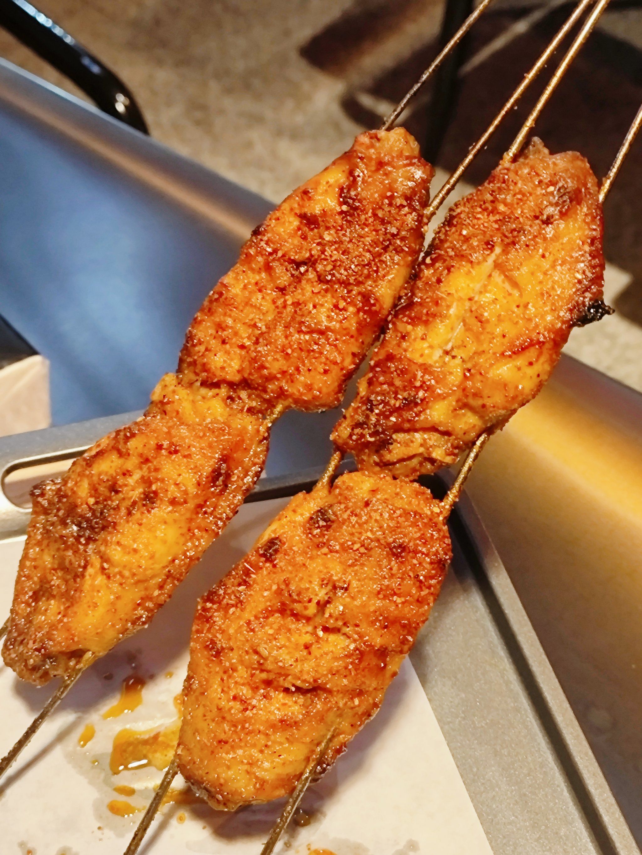 适合约会,小聚~
特色碳烤碟鱼头, 多味烤鸡翅~ 煎饼果子夹串~生