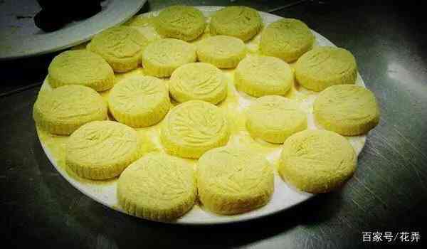 奉化点心-"灰汁团是奉化民间传统小吃过去农村早稻收割.