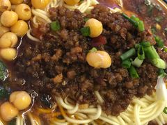 -渝之汇牛肉豌杂面