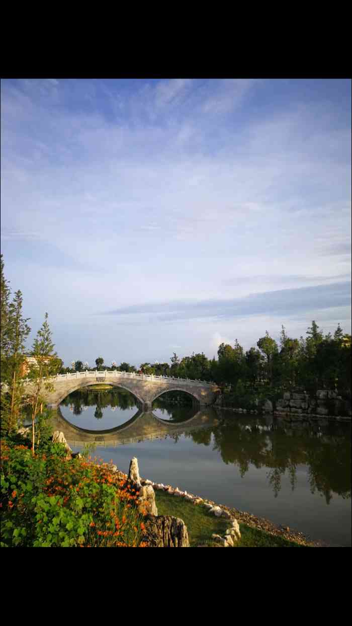 曲靖西城景观公园图片