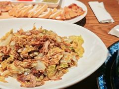 拆骨肉炒白菜-北李妈妈菜·虾爬子大锅贴(贵和店)