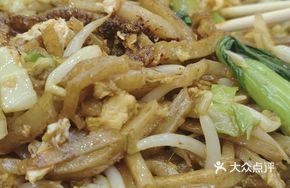 Double Egg and Sausage Stir-Fry Noodles
