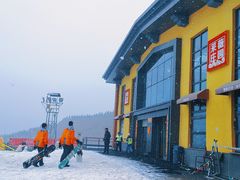 -采薇庄园四季滑雪场