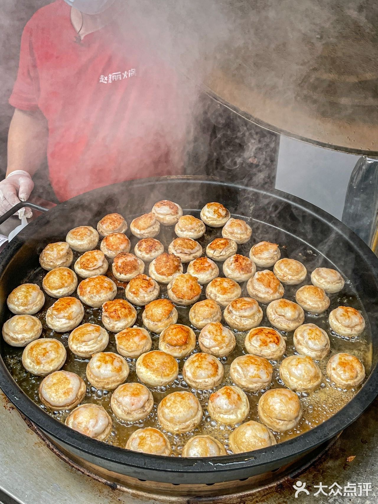 重庆这家摆摊小吃97了!口蘑虾滑好好吃