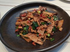 -阿瓦山寨·湘菜现炒·剁椒鱼头王(咸阳总店)