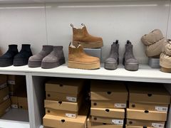 -UGG(燕莎奥特莱斯购物中心店)