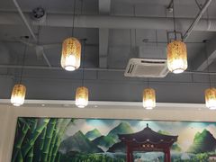 大堂-胡须哥网红竹筒菜